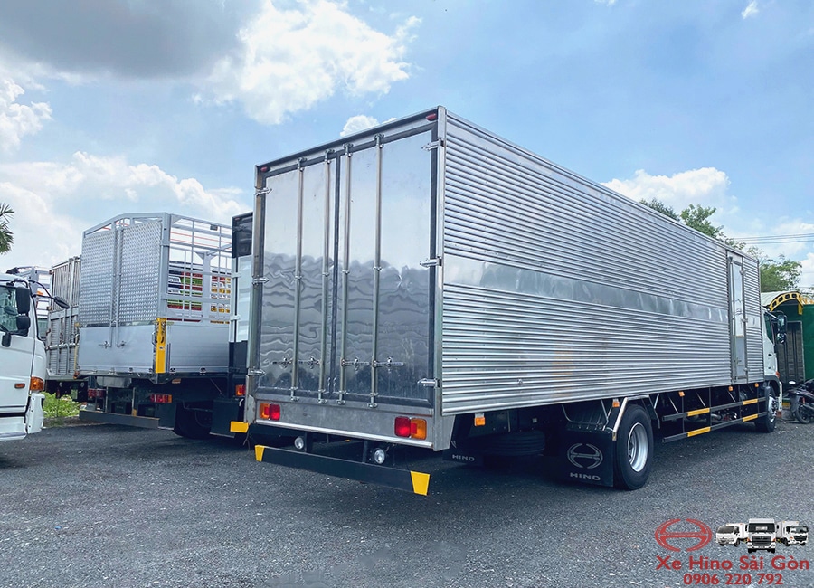 Xe Tải Hino FG8JT8A 8 Tấn Thùng Kín 10m