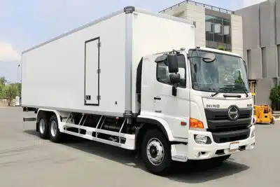 Xe Tải Hino FL8JW8A 15 Tấn Thùng Bảo Ôn Quyền 9.1m