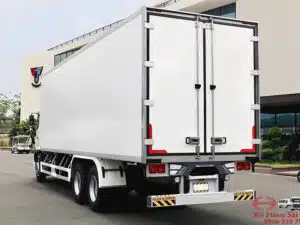 Xe Tải Hino FL8JW8A 15 Tấn Thùng Bảo Ôn Quyền 9.1m