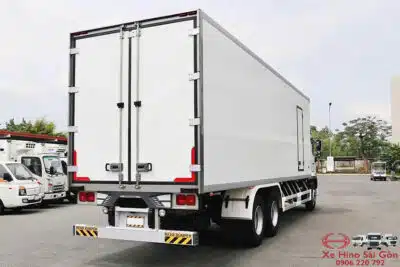 Xe Tải Hino FL8JW8A 15 Tấn Thùng Bảo Ôn Quyền 9.1m