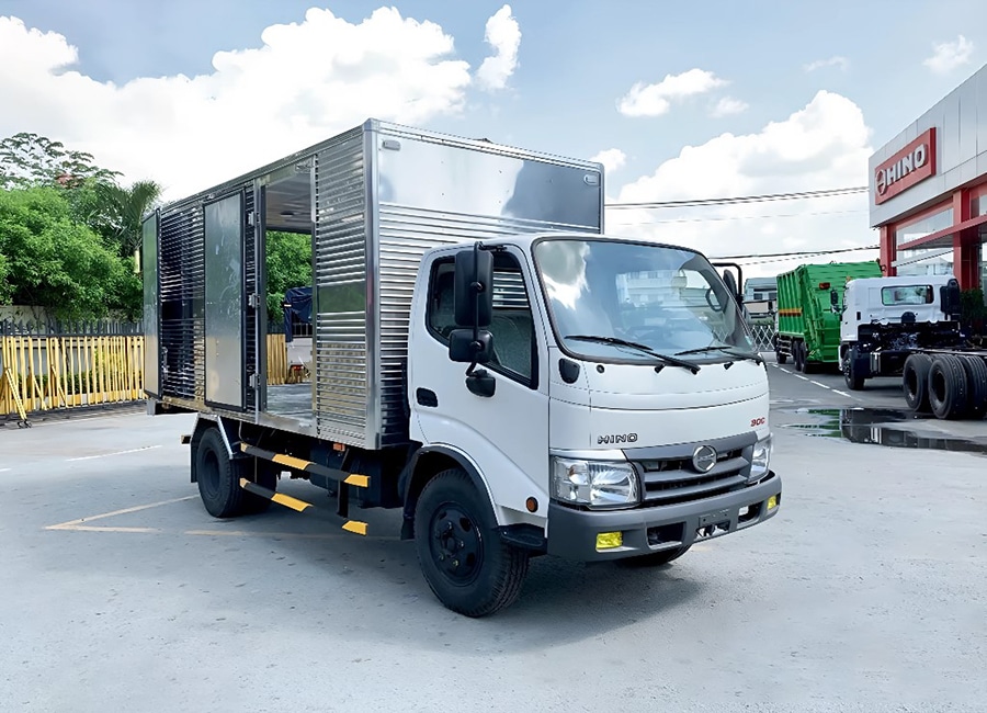 Xe Tải Hino XZU342HD 5 Tấn Thùng Kín 4.5m