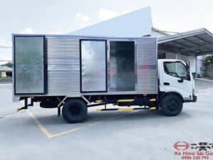 Xe Tải Hino XZU342HD 5 Tấn Thùng Kín 4.5m