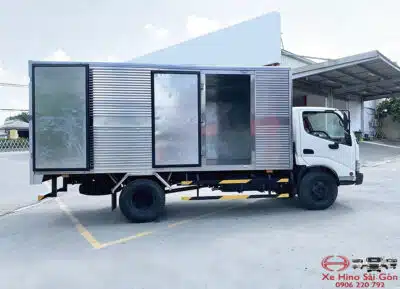 Xe Tải Hino XZU342HD 5 Tấn Thùng Kín 4.5m