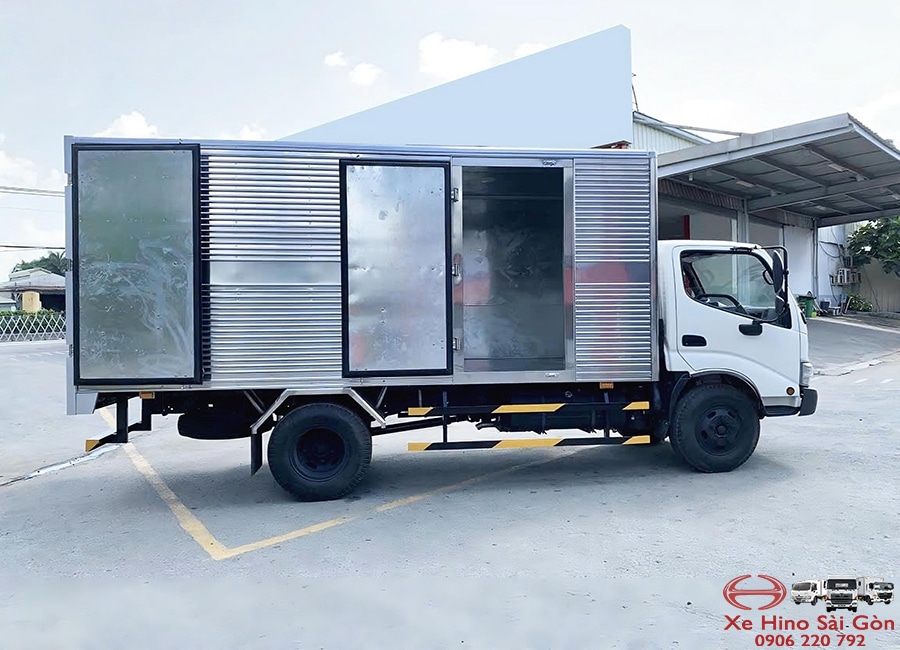 Xe Tải Hino XZU342HD 5 Tấn Thùng Kín 4.5m