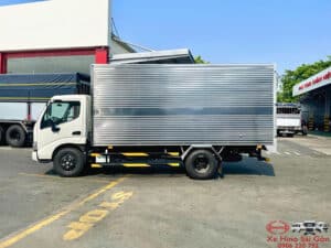 Xe Tải Hino XZU650 1.9 Tấn Thùng Kín 4.5m