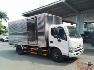 Xe Tải Hino XZU650 1.9 Tấn Thùng Kín 4.5m