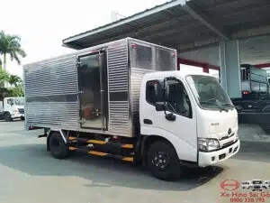 Xe Tải Hino XZU650 1.9 Tấn Thùng Kín 4.5m