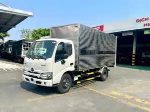 Xe Tải Hino XZU650 1.9 Tấn Thùng Kín 4.5m