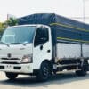 Xe Tải Hino XZU710 2.4 Tấn Thùng Mui Bạt 4.5m