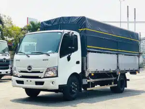 Xe Tải Hino XZU710 2.4 Tấn Thùng Mui Bạt 4.5m