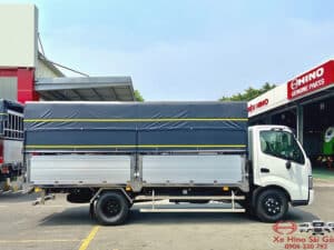 Xe Tải Hino XZU710 2.4 Tấn Thùng Mui Bạt 4.5m