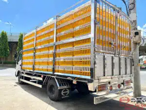 Xe Tải Hino XZU720 3.5 Tấn Thùng Chở Gia Cầm 5.2m