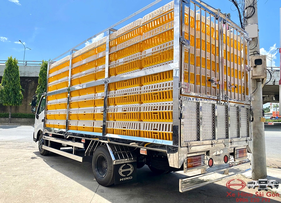 Xe Tải Hino XZU720 3.5 Tấn Thùng Chở Gia Cầm 5.2m