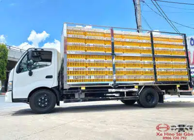 Xe Tải Hino XZU720 3.5 Tấn Thùng Chở Gia Cầm 5.2m