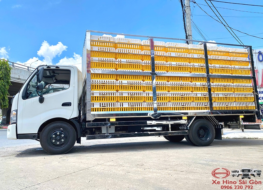 Xe Tải Hino XZU720 3.5 Tấn Thùng Chở Gia Cầm 5.2m