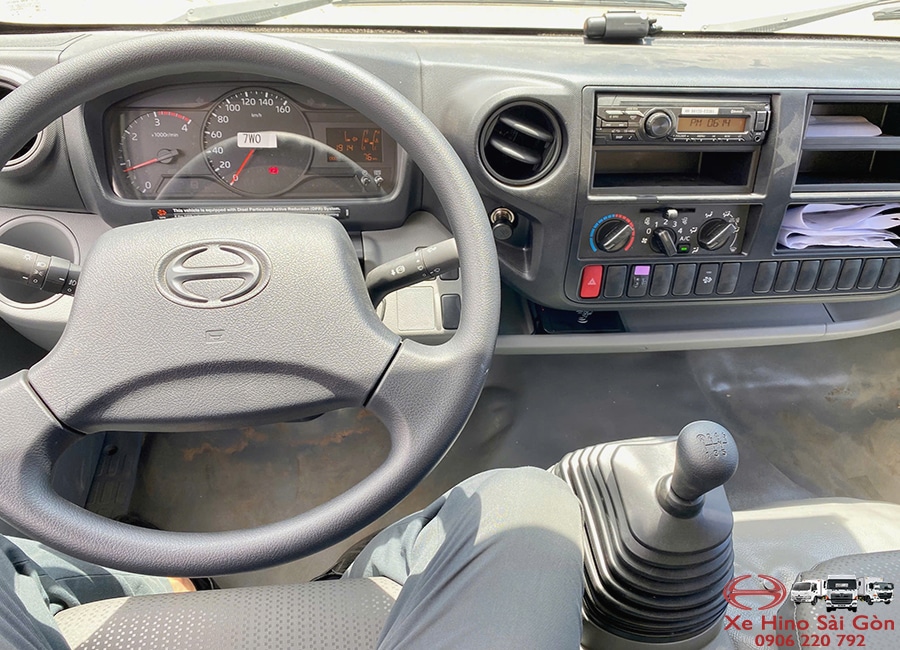 Xe Tải Hino XZU720 3.5 Tấn Thùng Chở Gia Cầm 5.2m