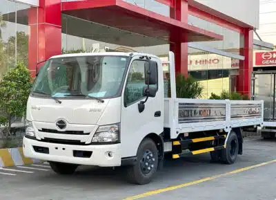 Xe Tải Hino XZU730 5 Tấn Thùng Lửng 5.7m