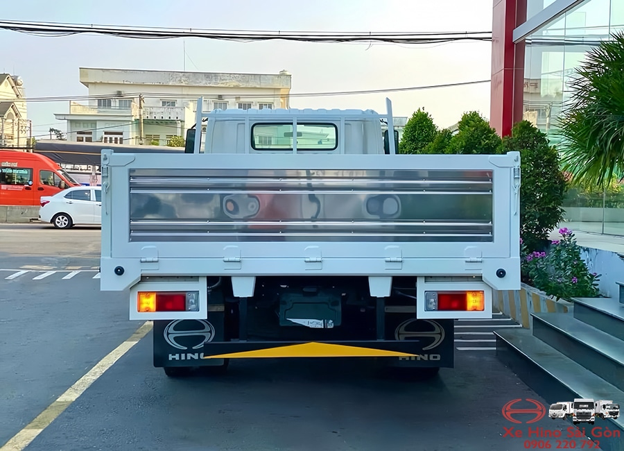 Xe Tải Hino XZU730 5 Tấn Thùng Lửng 5.7m