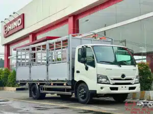 Xe Tải Hino XZU730 5 Tấn Thùng Mui Bạt 5.7m
