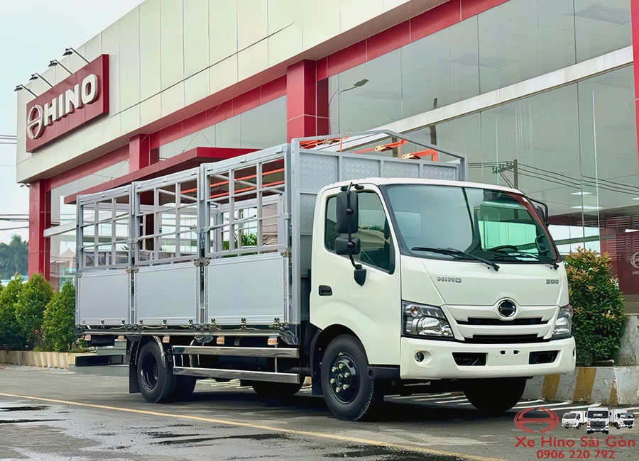 Xe Tải Hino XZU730 5 Tấn Thùng Mui Bạt 5.7m