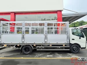 Xe Tải Hino XZU730 5 Tấn Thùng Mui Bạt 5.7m