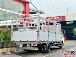 Xe Tải Hino XZU730 5 Tấn Thùng Mui Bạt 5.7m