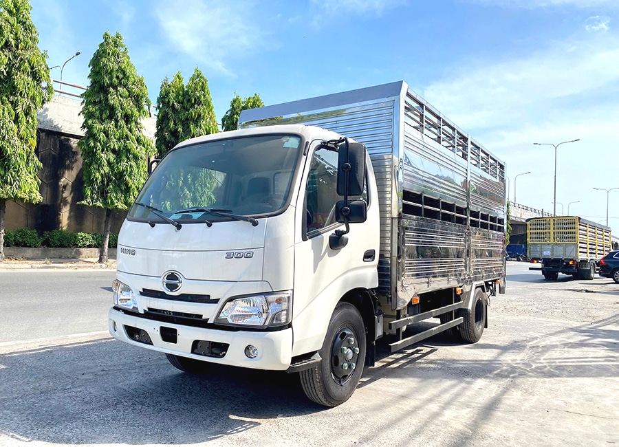 Xe Tải Hino XZU650 1.9 Tấn Thùng Chở Gia Súc