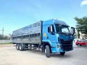 Xe Tải Chenglong H5 15 Tấn Thùng Chở Gia Súc 9.5m