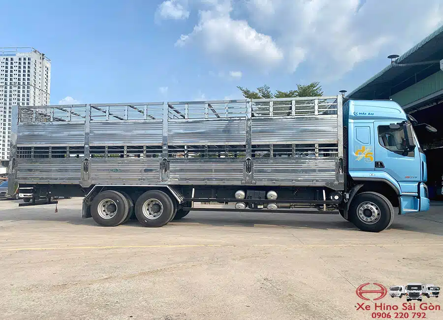 Xe Tải Chenglong H5 15 Tấn Thùng Chở Gia Súc 9.5m