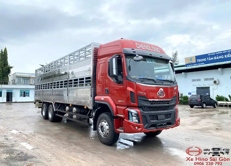 Xe Tải Chenglong H5 15 Tấn Thùng Chở Gia Súc 9.5m