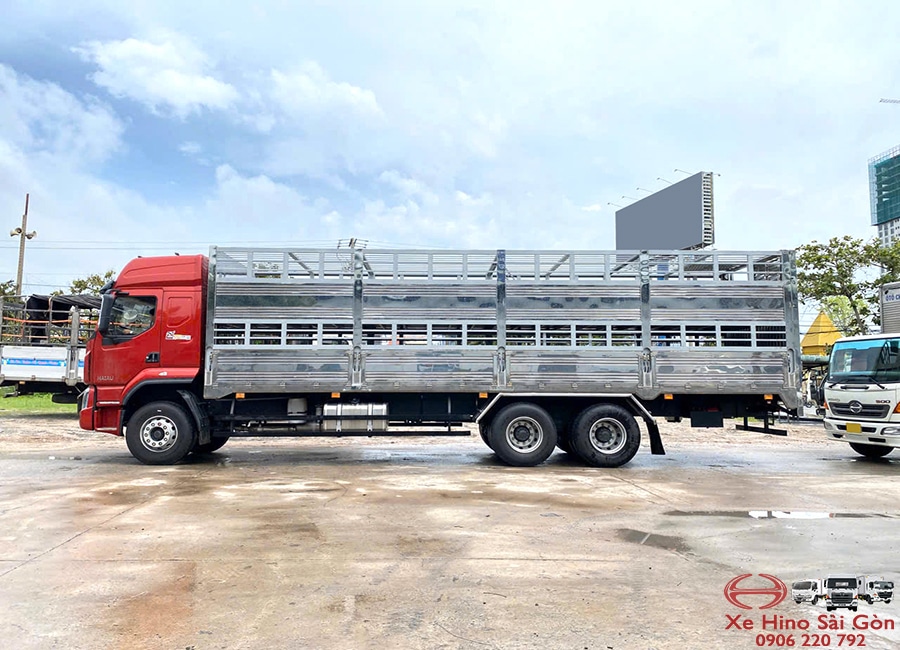 Xe Tải Chenglong H5 15 Tấn Thùng Chở Gia Súc 9.5m