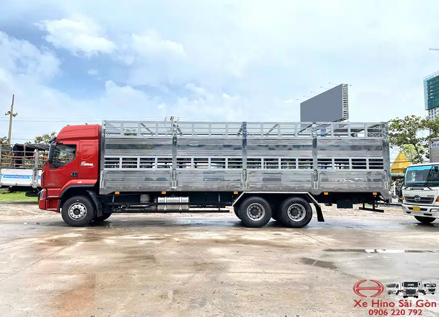 Xe Tải Chenglong H5 15 Tấn Thùng Chở Gia Súc 9.5m