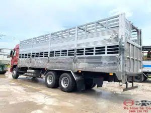 Xe Tải Chenglong H5 15 Tấn Thùng Chở Gia Súc 9.5m