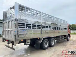 Xe Tải Chenglong H5 15 Tấn Thùng Chở Gia Súc 9.5m