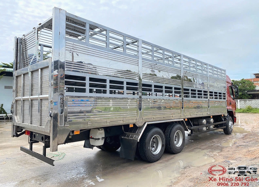 Xe Tải Chenglong H5 15 Tấn Thùng Chở Gia Súc 9.5m
