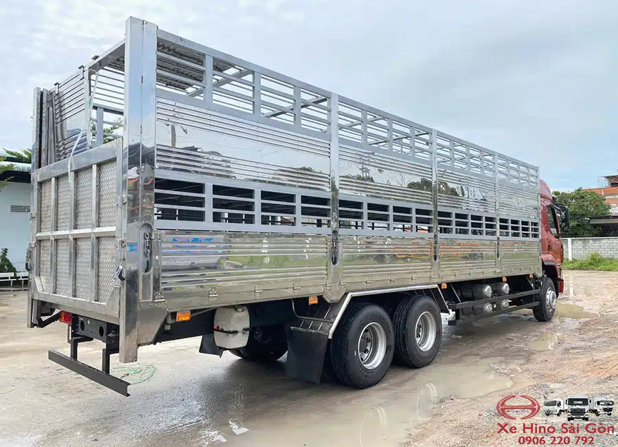 Xe Tải Chenglong H5 15 Tấn Thùng Chở Gia Súc 9.5m