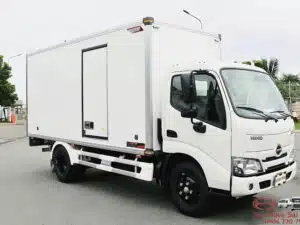 Xe Tải Hino XZU650 1.9 Tấn Thùng Kín Composite