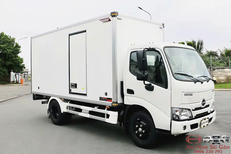 Xe Tải Hino XZU650 1.9 Tấn Thùng Kín Composite