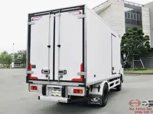 Xe Tải Hino XZU650 1.9 Tấn Thùng Kín Composite