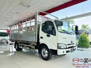 Xe Tải Hino XZU650 3.5 Tấn Thùng Mui Bạt Nhôm 4.5m