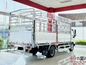 Xe Tải Hino XZU650 3.5 Tấn Thùng Mui Bạt Nhôm 4.5m