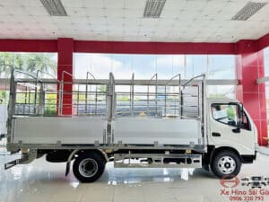 Xe Tải Hino XZU650 3.5 Tấn Thùng Mui Bạt Nhôm 4.5m