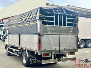Xe Tải Hino XZU650 3.5 Tấn Thùng Mui Bạt Nhôm 4.5m