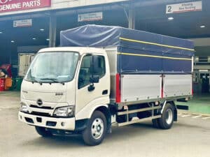 Xe Tải Hino XZU650 3.5 Tấn Thùng Mui Bạt Nhôm 4.5m